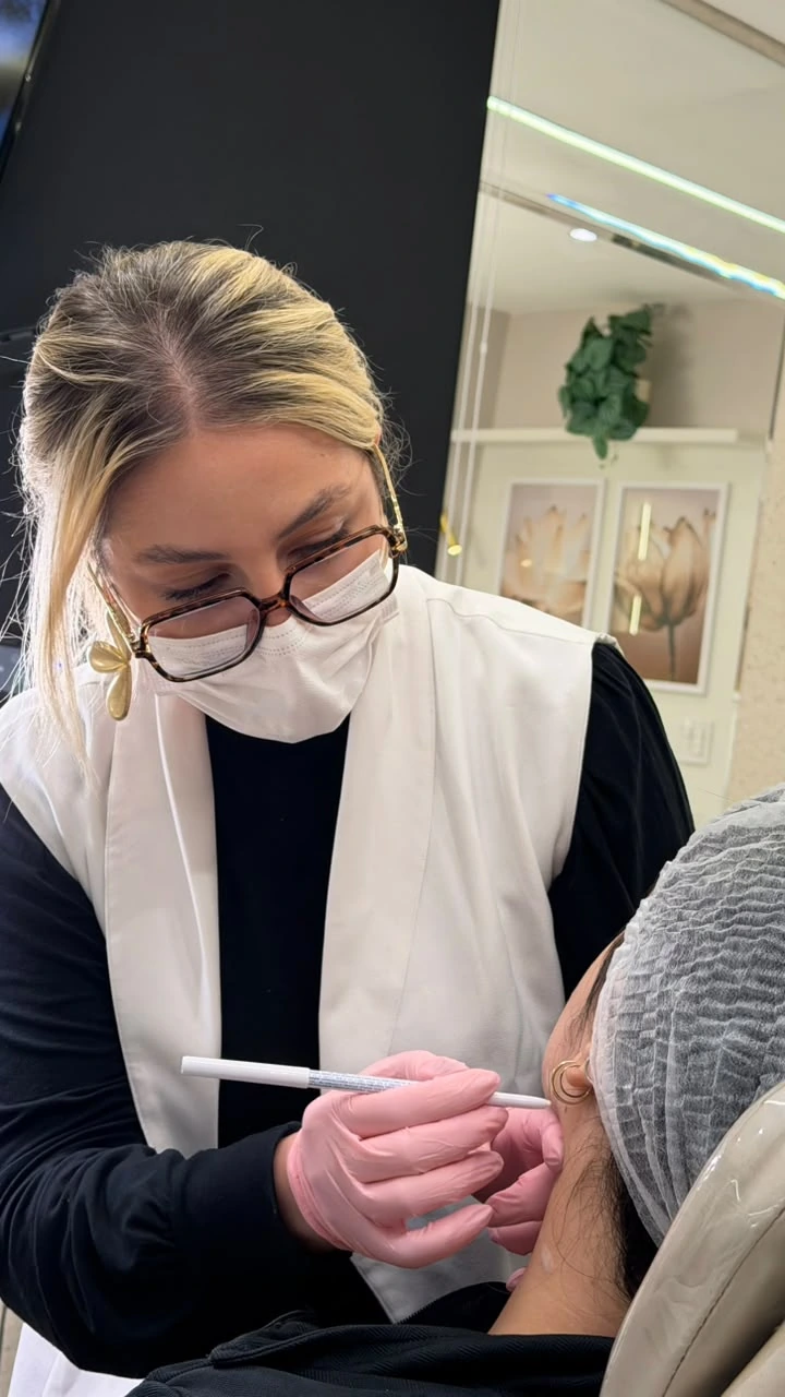 Procedimento de harmonização facial